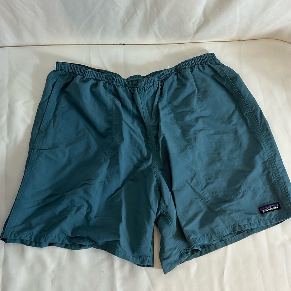 Patagonia Men’s Size XXL Green With Pockets Elastic Waist Ties Lined Shorts